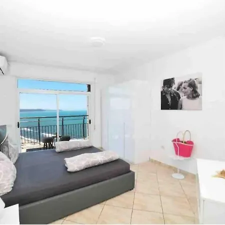 Entire Beachfront Alain Apartment