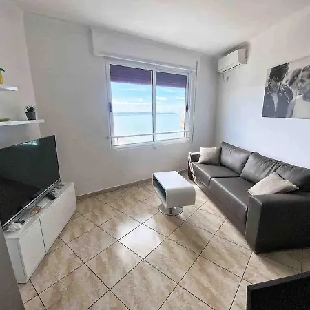 Alain Beachfront Apartment By Lunasol Durrës