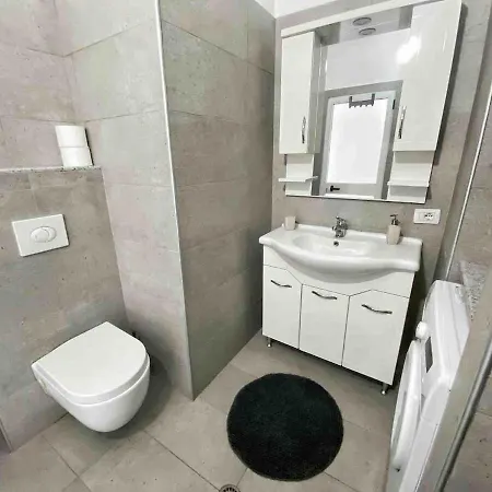 Lägenhet Entire Beachfront Alain